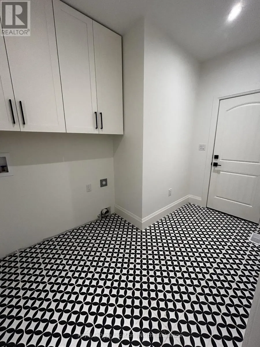 27 - 16 HILTON LANE #27