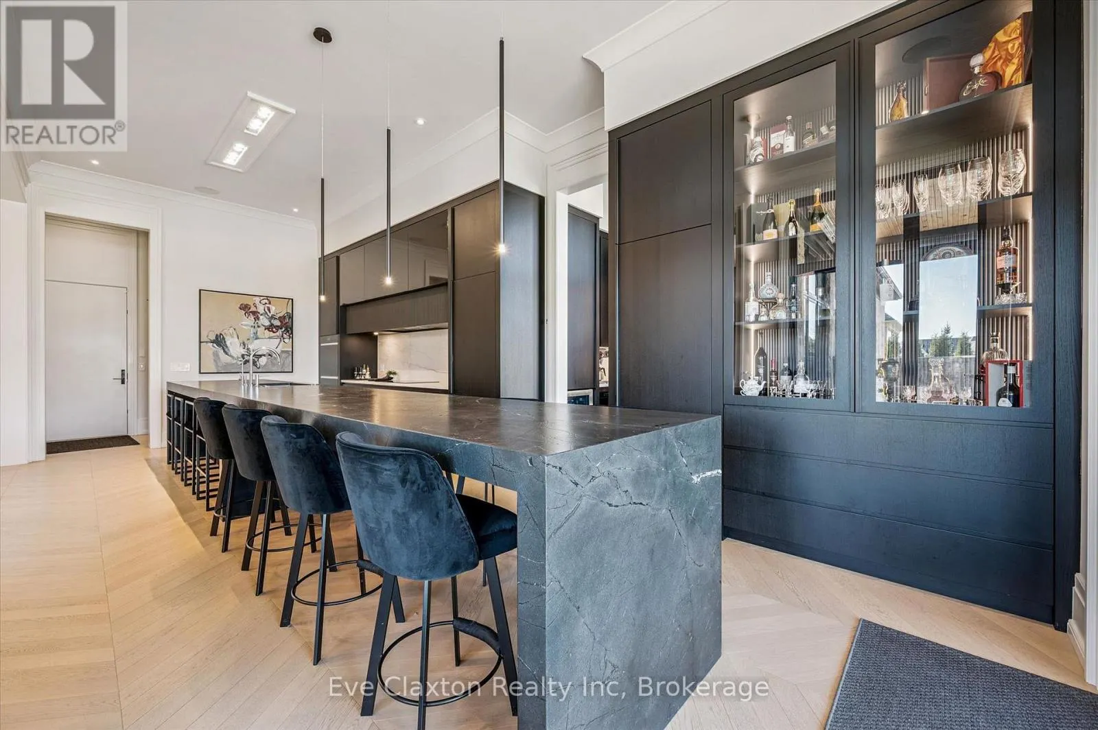112 HERITAGE LAKE DRIVE