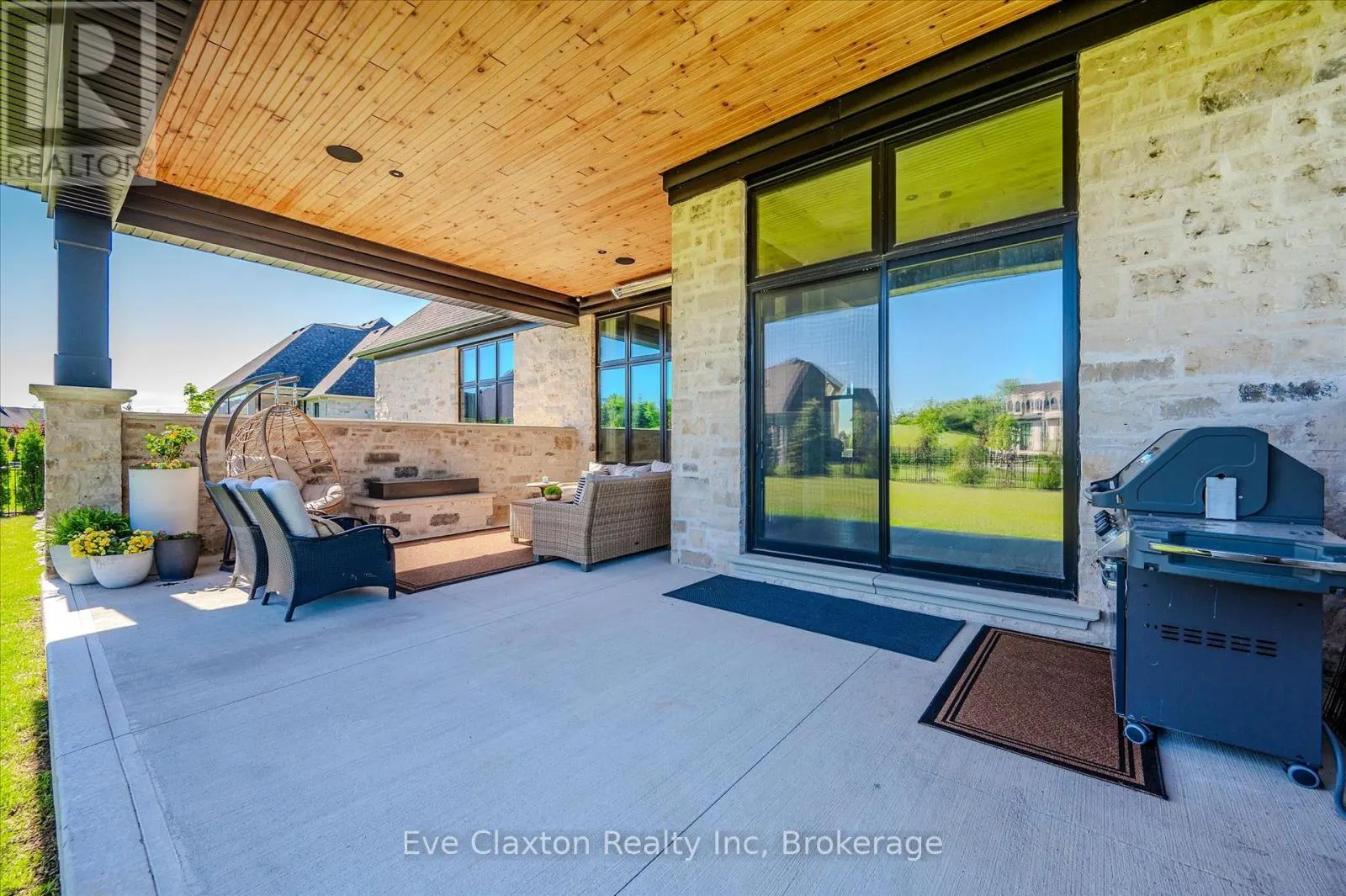 112 HERITAGE LAKE DRIVE