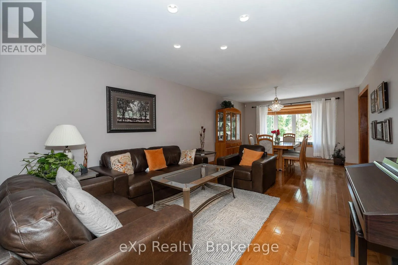 910 26TH STREET E