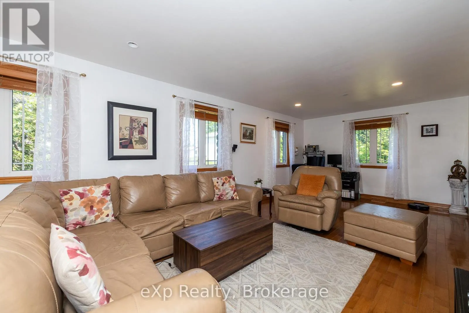 910 26TH STREET E