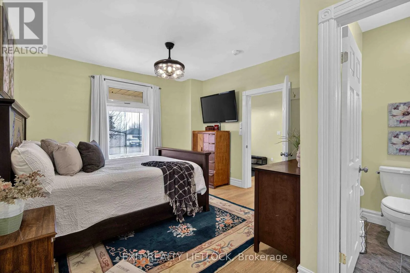 2464 QUEEN MARY STREET