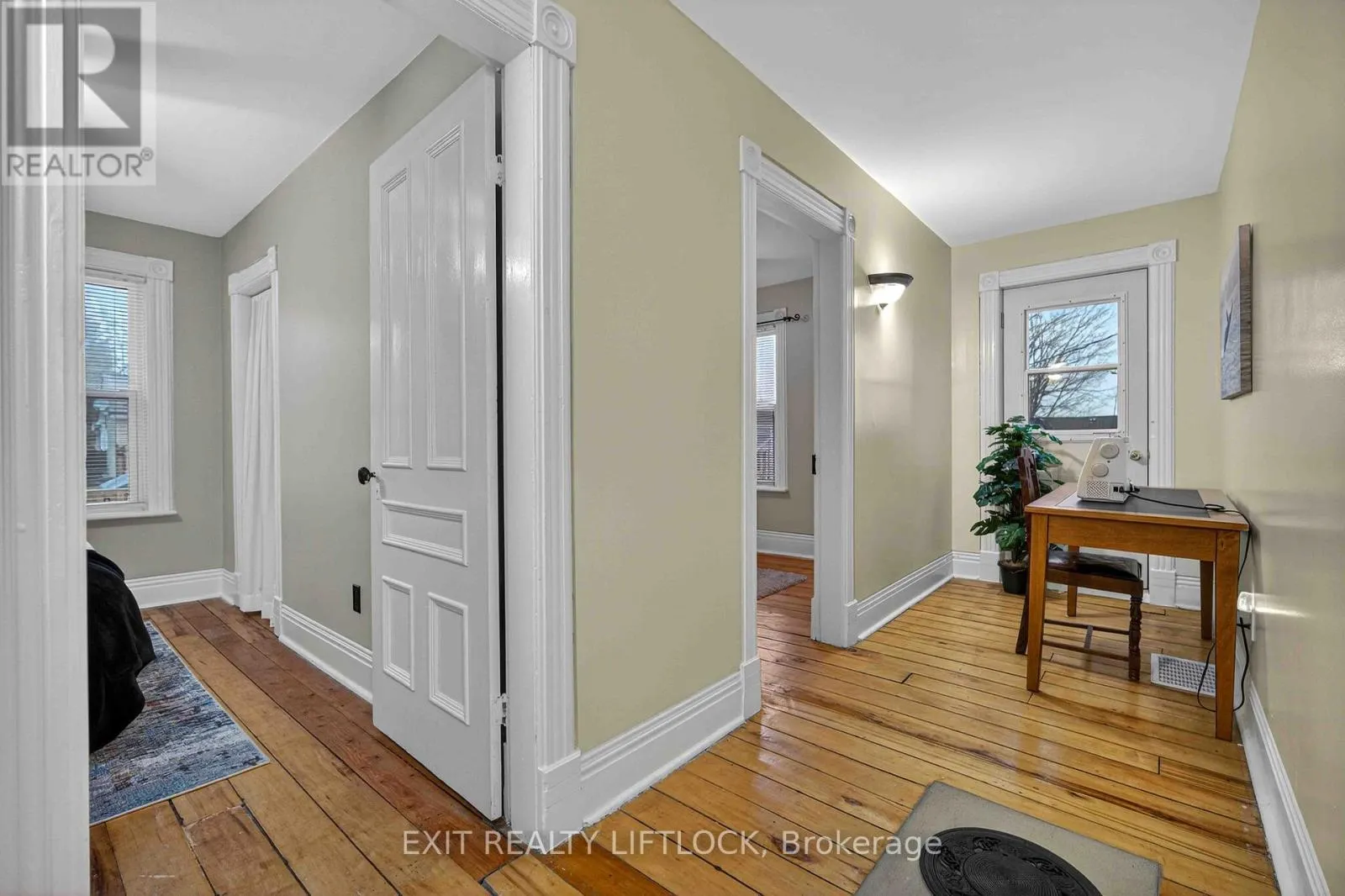 2464 QUEEN MARY STREET