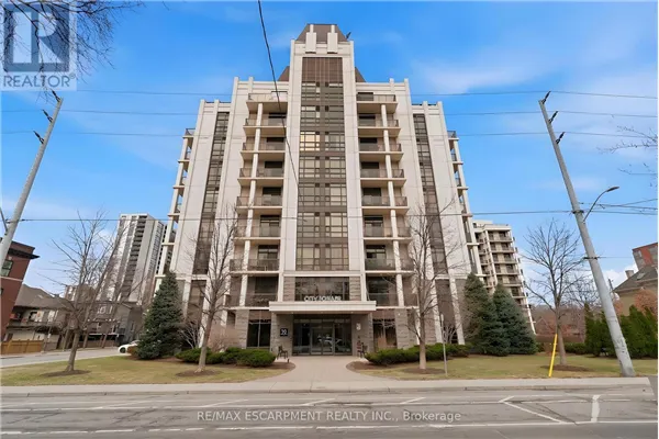 PH1 - 90 CHARLTON AVENUE W