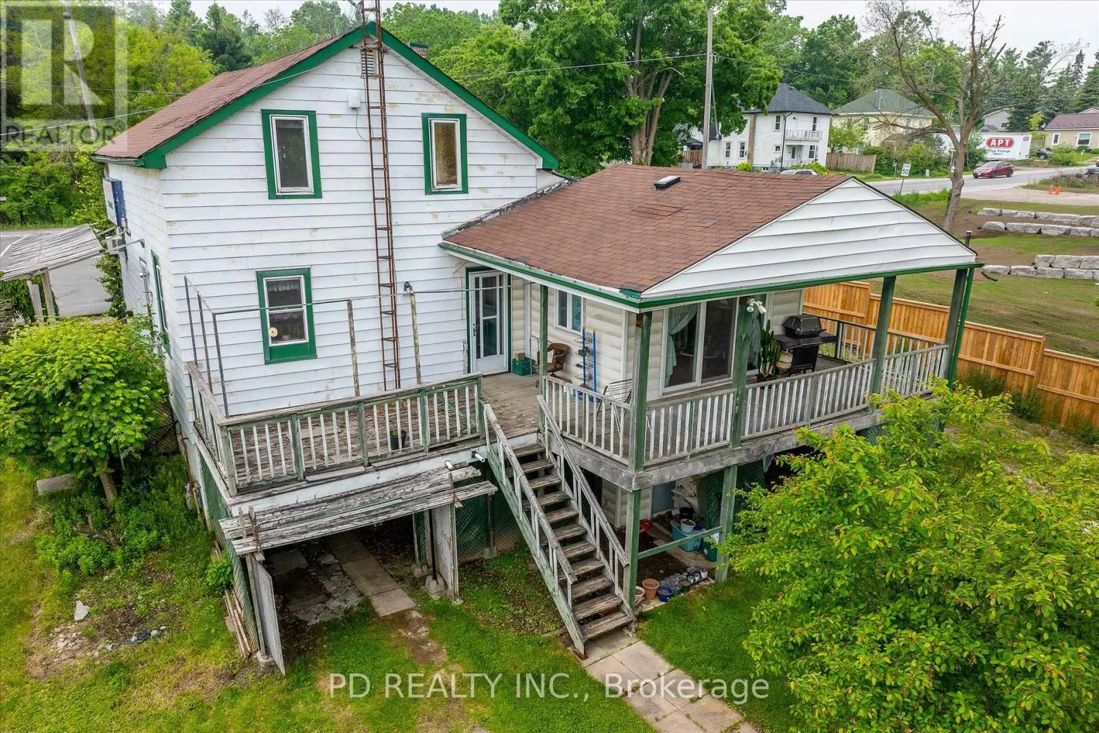 2449 QUEEN MARY STREET
