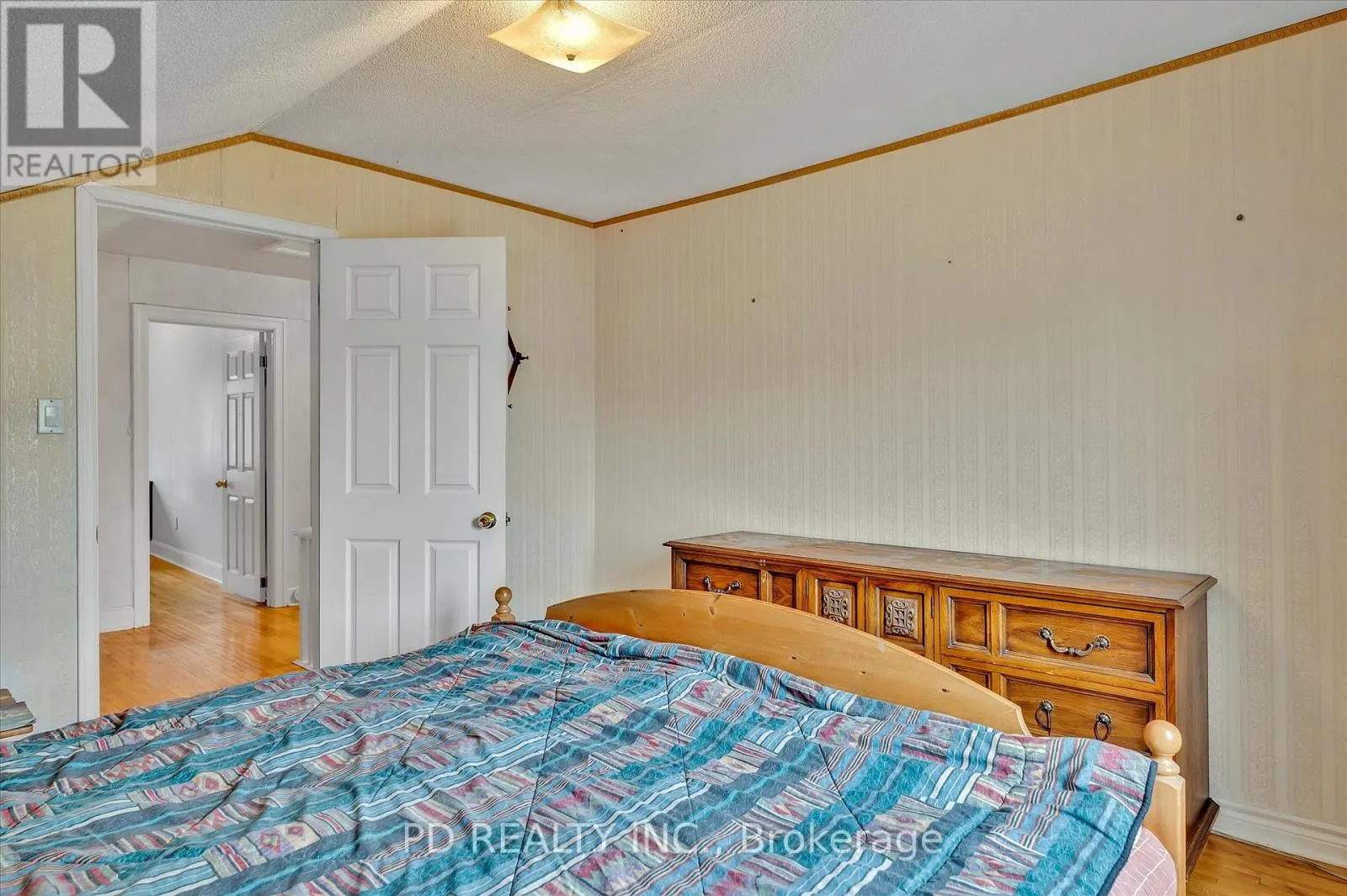 2449 QUEEN MARY STREET