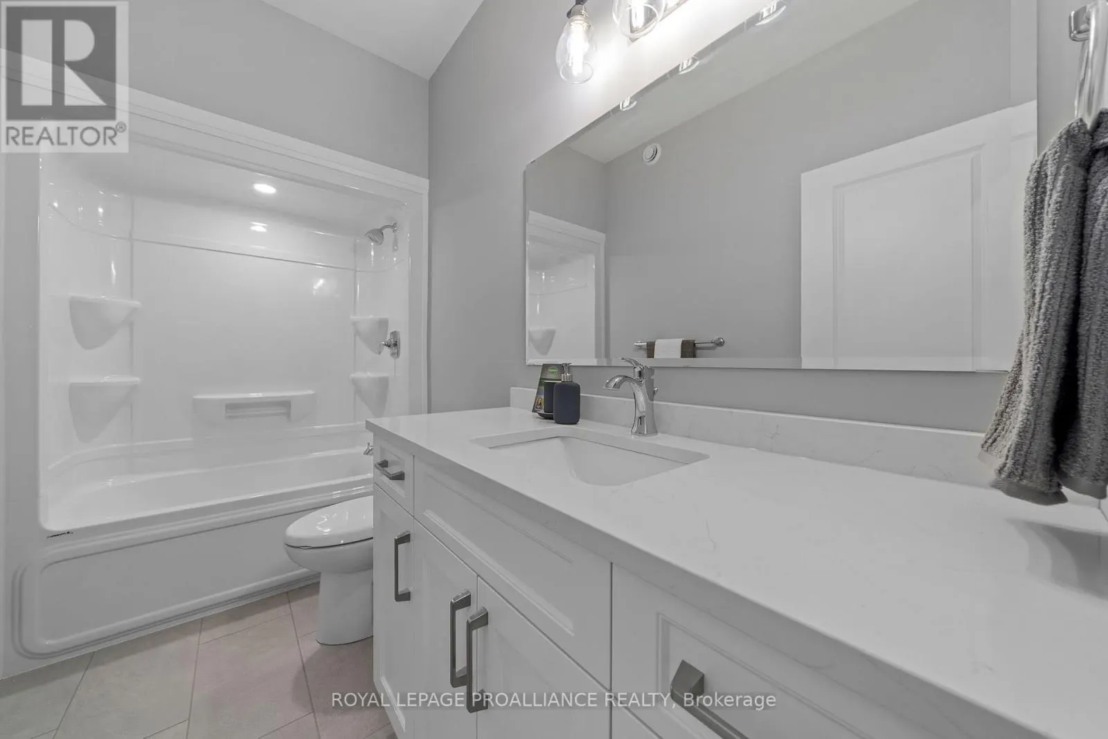5 MACKENZIE JOHN CRESCENT