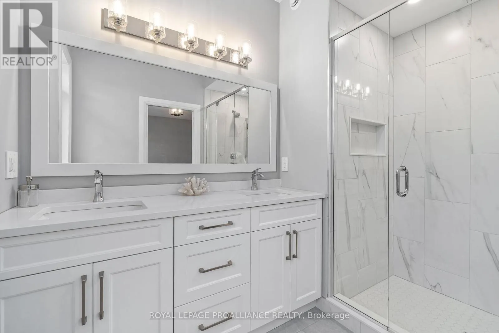 5 MACKENZIE JOHN CRESCENT