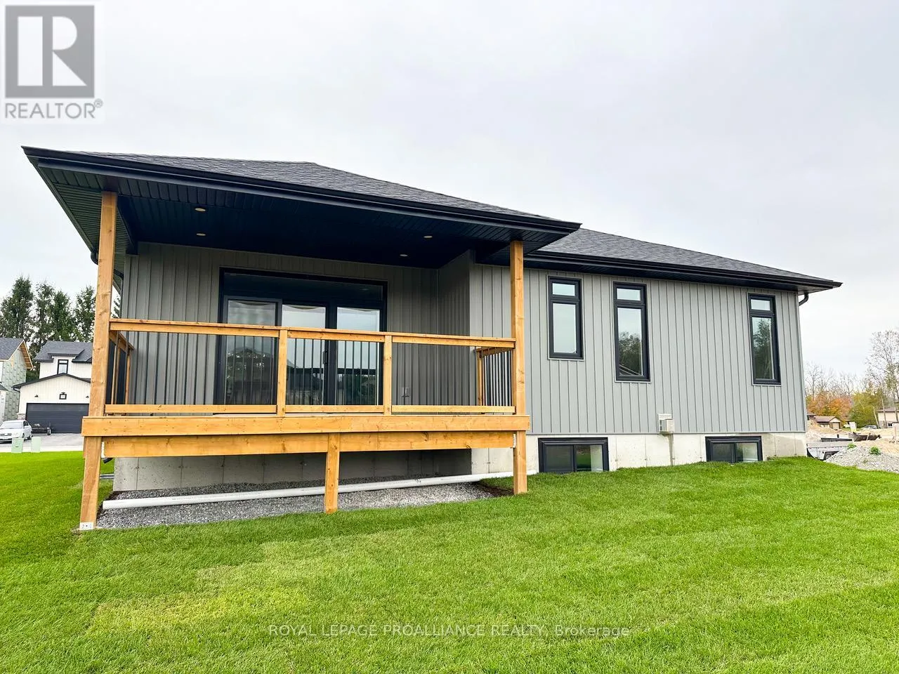 5 MACKENZIE JOHN CRESCENT