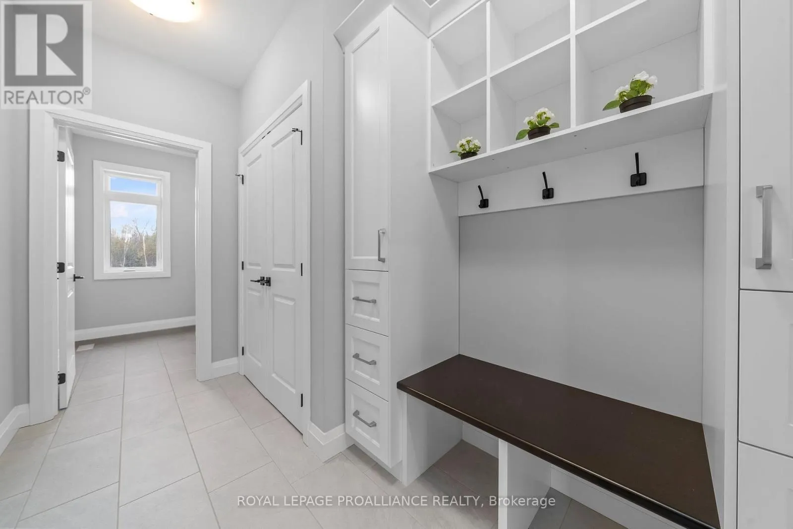 5 MACKENZIE JOHN CRESCENT