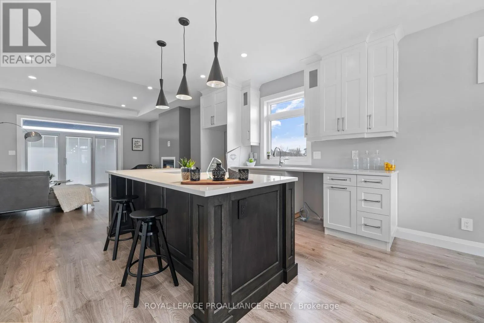 5 MACKENZIE JOHN CRESCENT