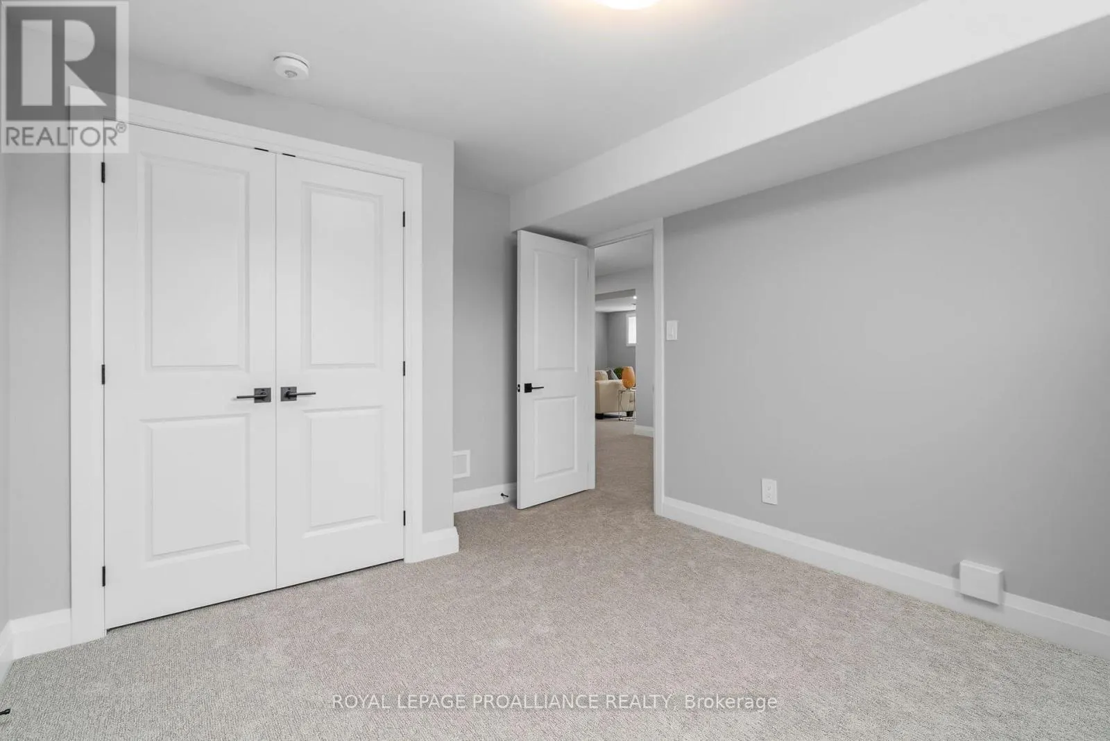 5 MACKENZIE JOHN CRESCENT