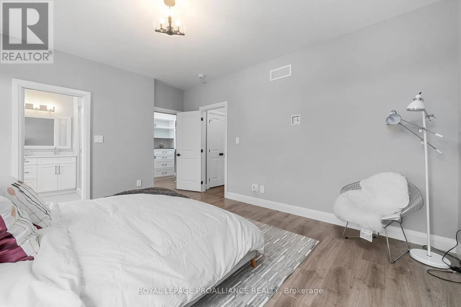 5 MACKENZIE JOHN CRESCENT