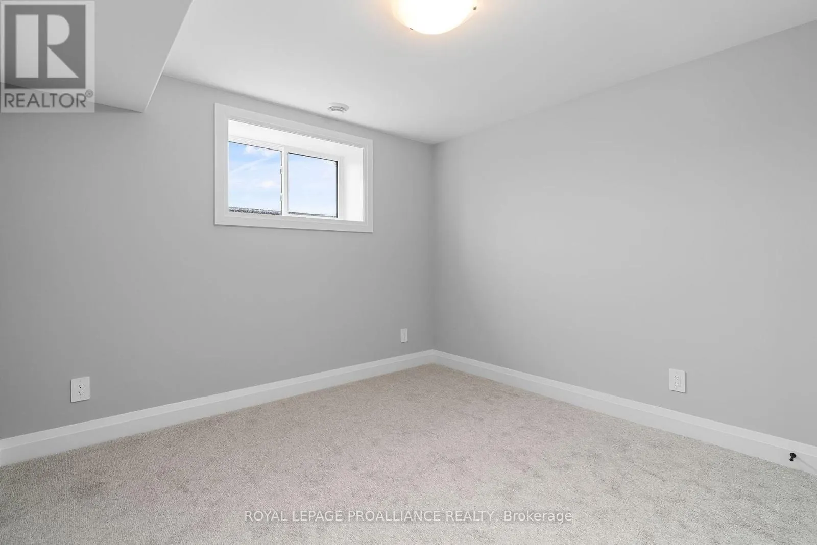 5 MACKENZIE JOHN CRESCENT