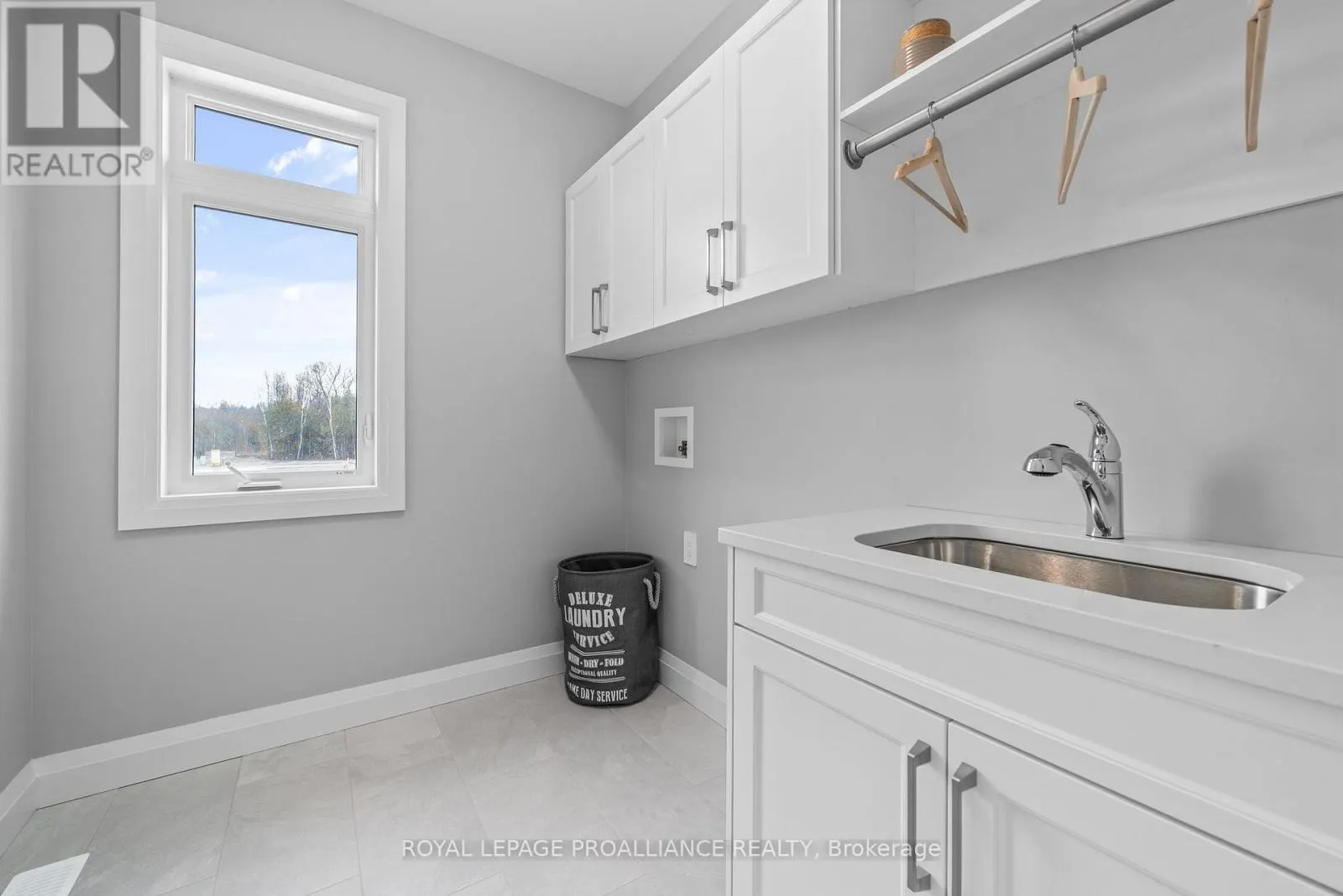 5 MACKENZIE JOHN CRESCENT