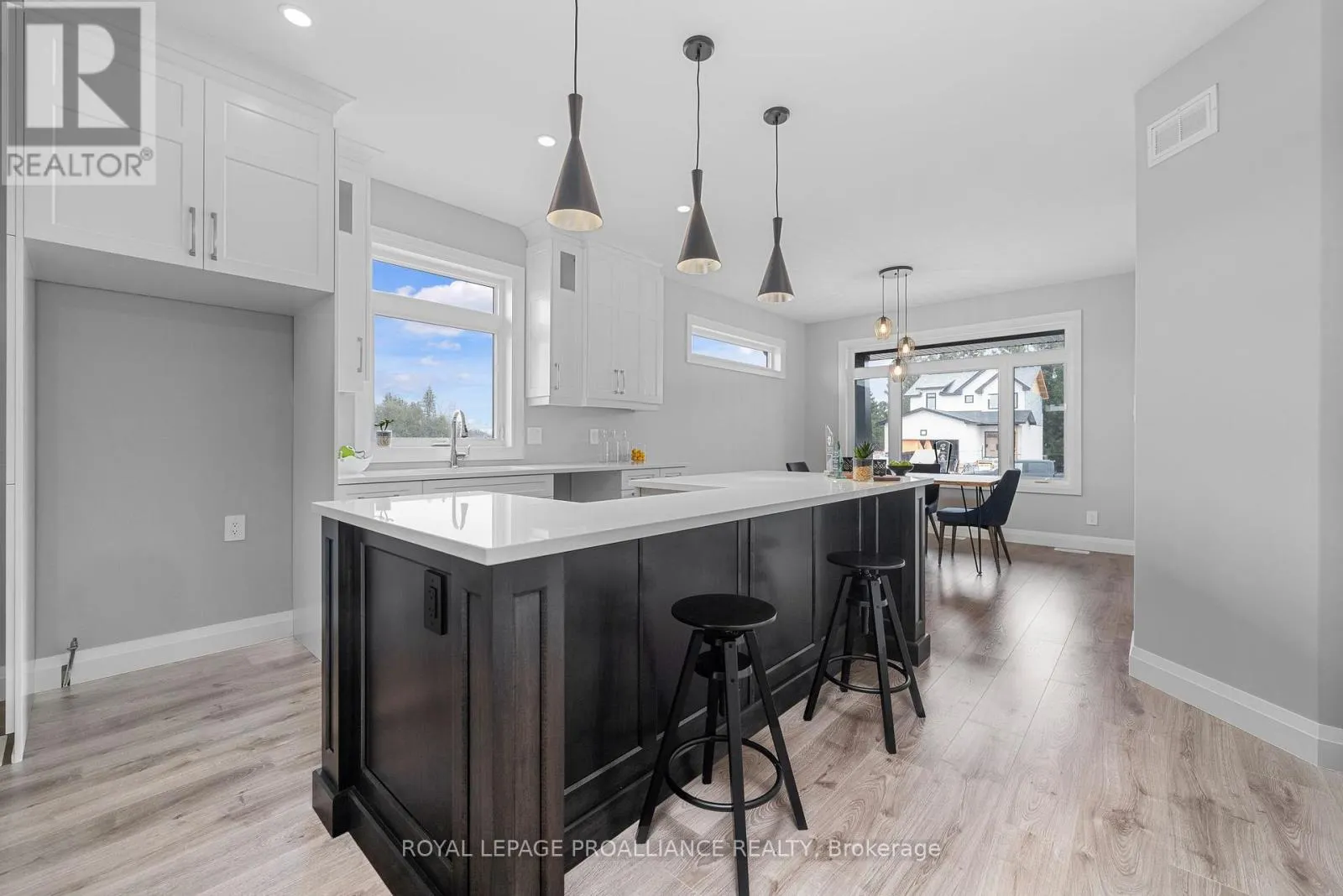 5 MACKENZIE JOHN CRESCENT