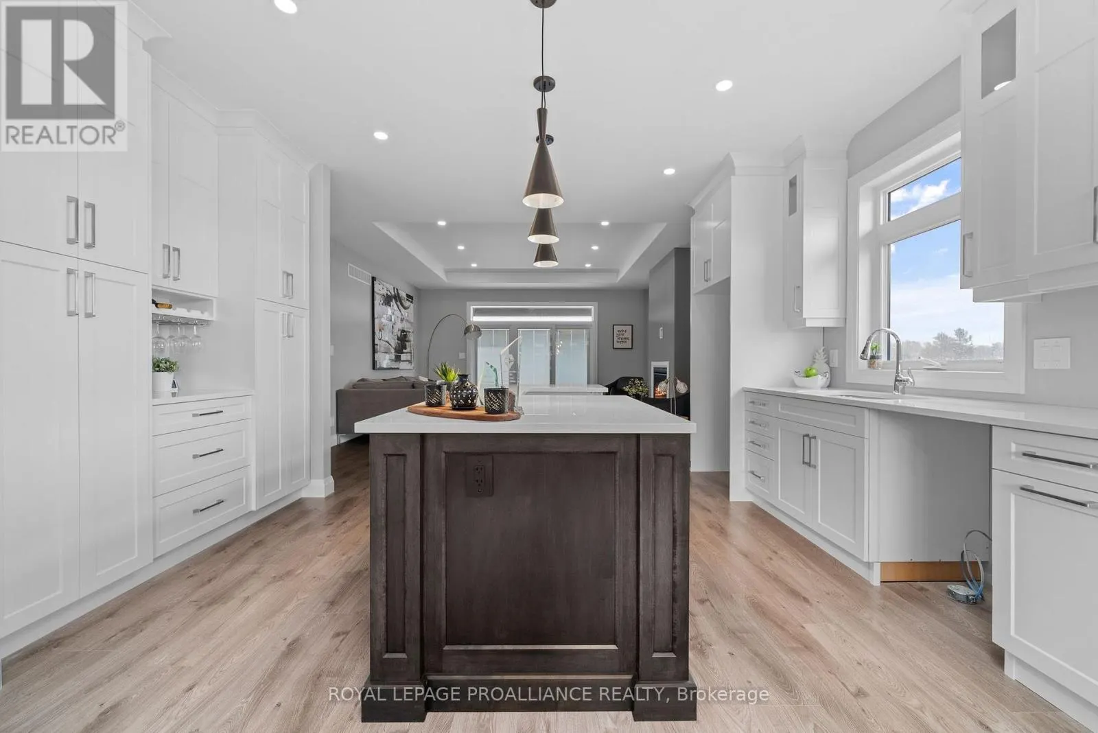 5 MACKENZIE JOHN CRESCENT