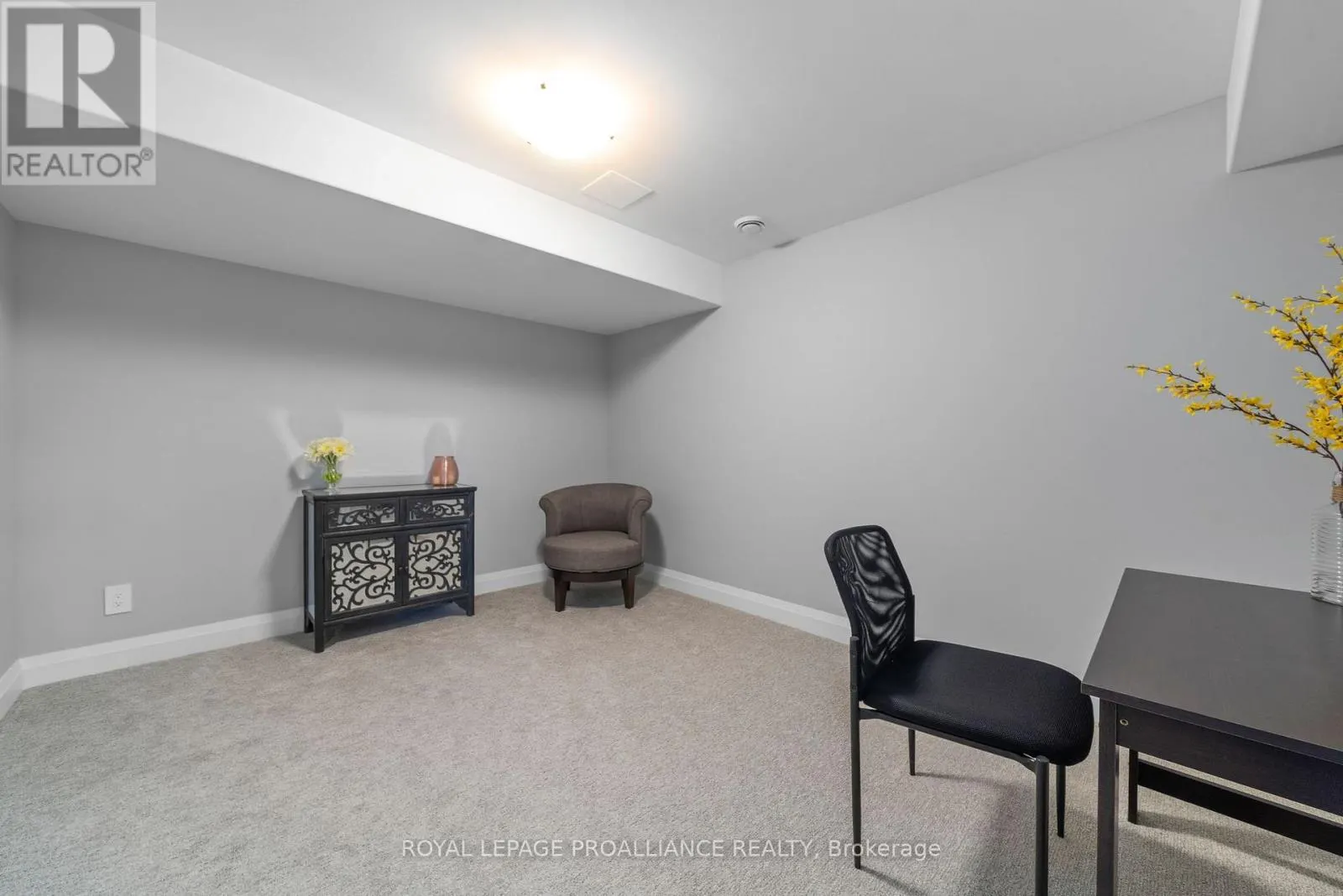 5 MACKENZIE JOHN CRESCENT