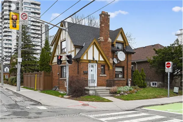144 HUNTER STREET W