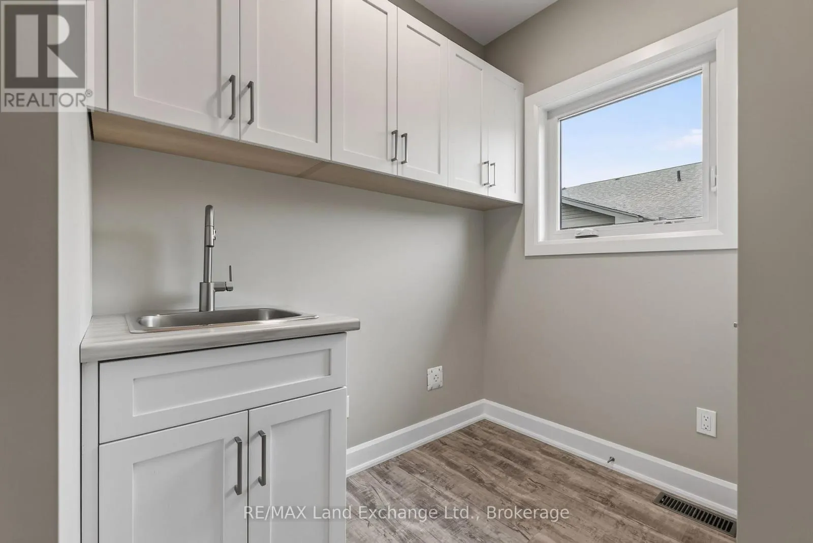 UNIT 2 - 8 GOLF LINKS ROAD #Unit 2