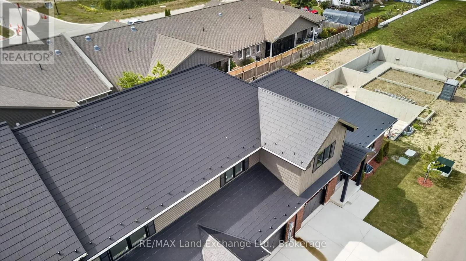 UNIT 2 - 8 GOLF LINKS ROAD #Unit 2