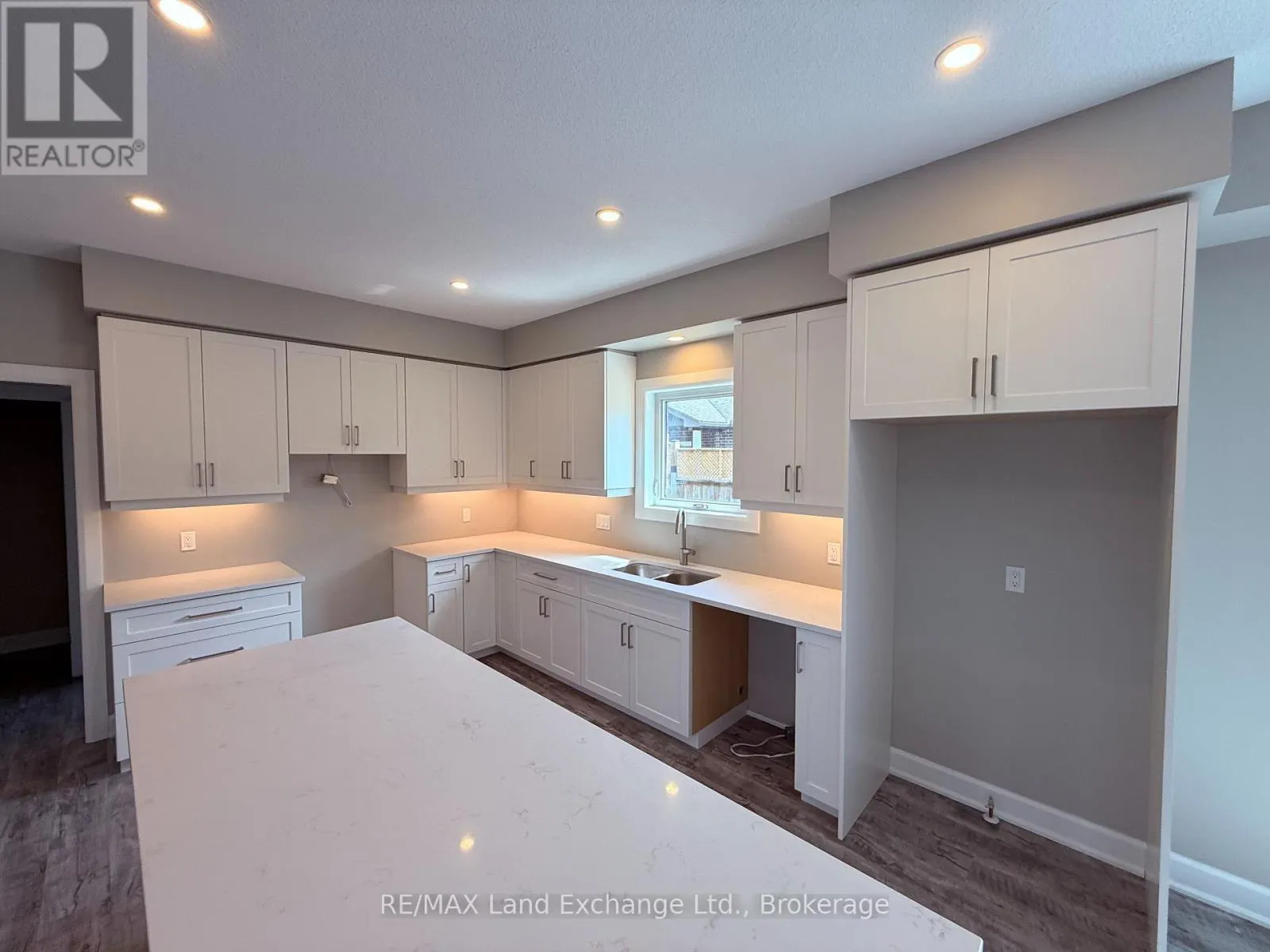 UNIT 3 - 8 GOLF LINKS ROAD #Unit 3