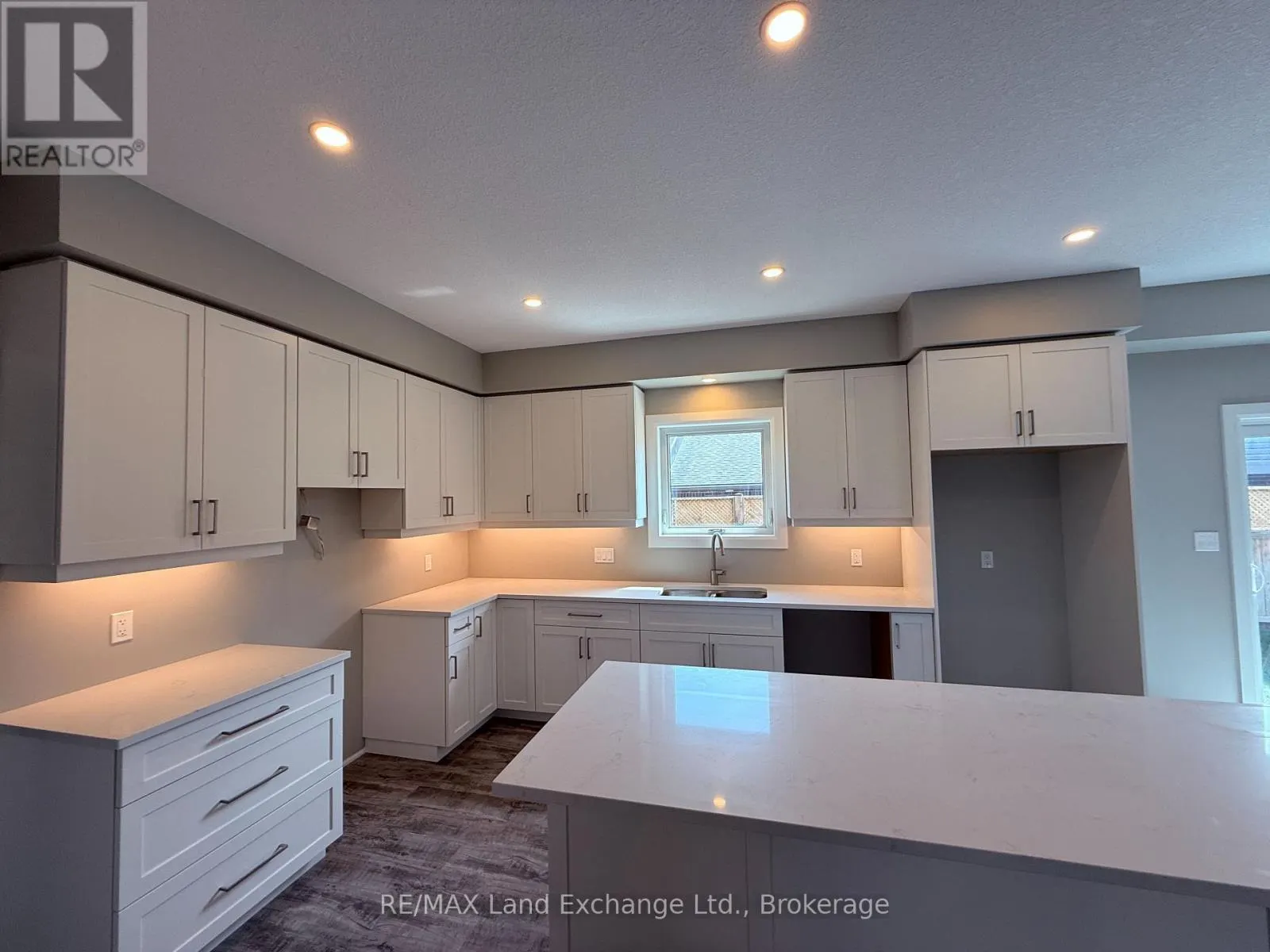 UNIT 3 - 8 GOLF LINKS ROAD #Unit 3