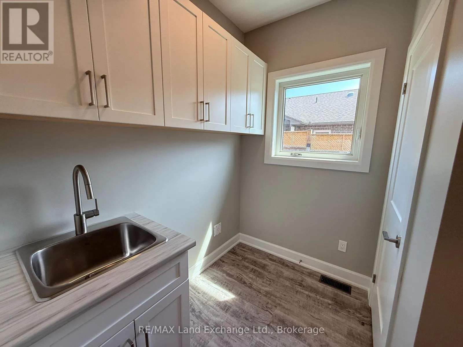 UNIT 3 - 8 GOLF LINKS ROAD #Unit 3