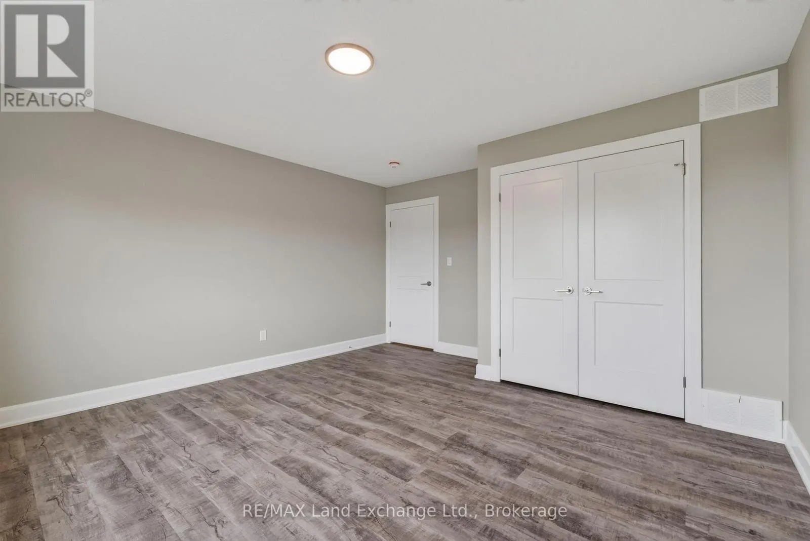 UNIT 4 - 8 GOLF LINKS ROAD #Unit 4