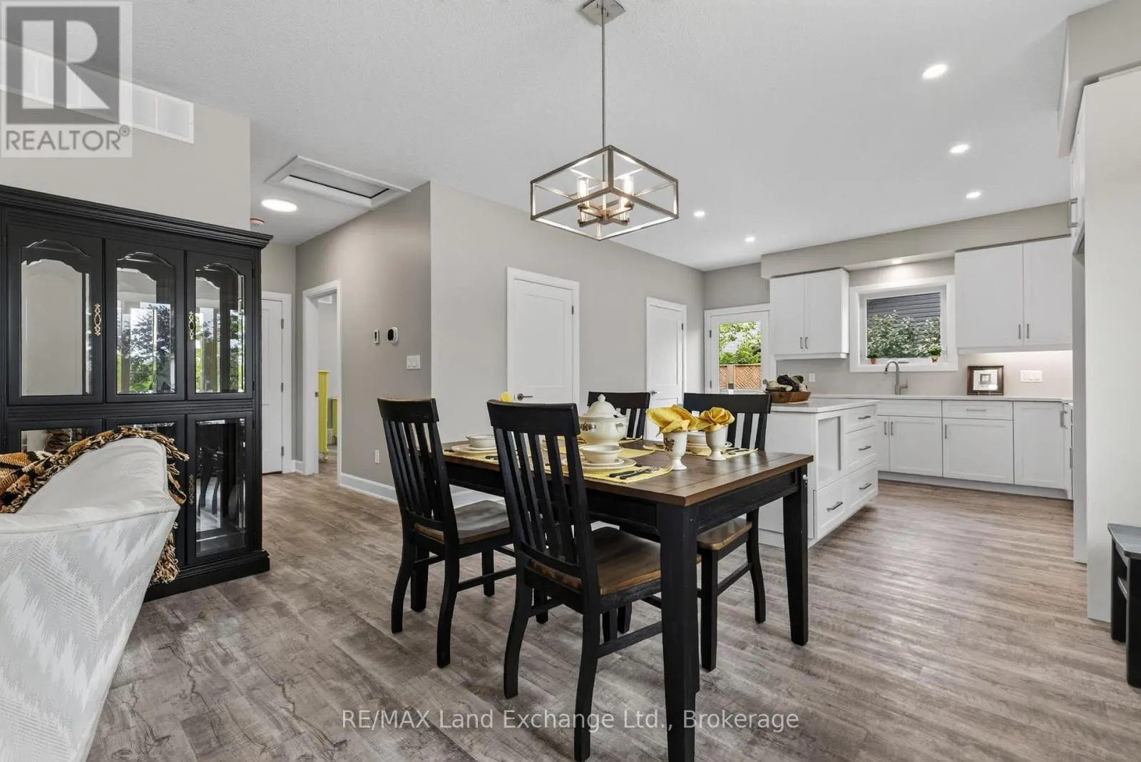UNIT 4 - 8 GOLF LINKS ROAD #Unit 4