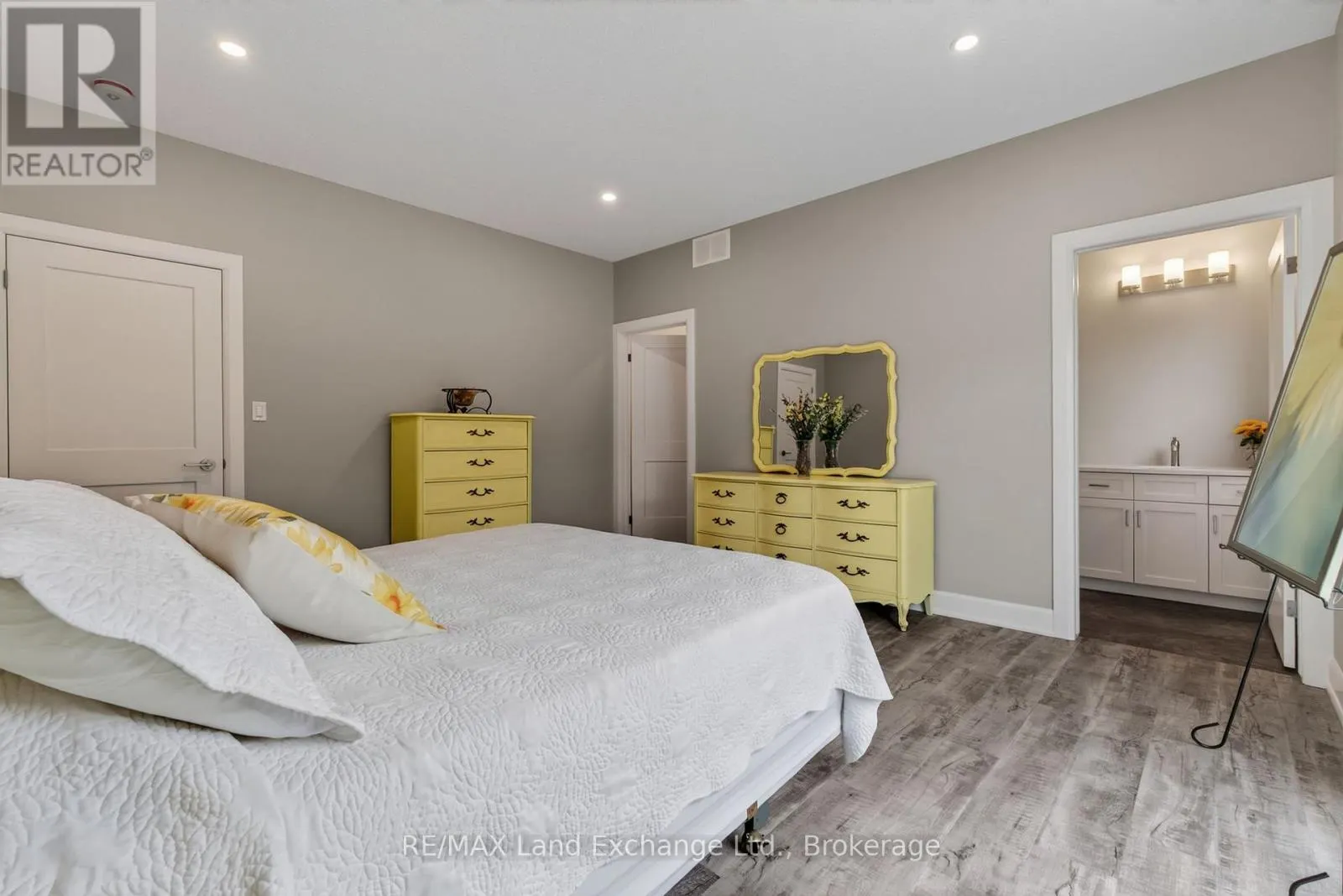 UNIT 4 - 8 GOLF LINKS ROAD #Unit 4