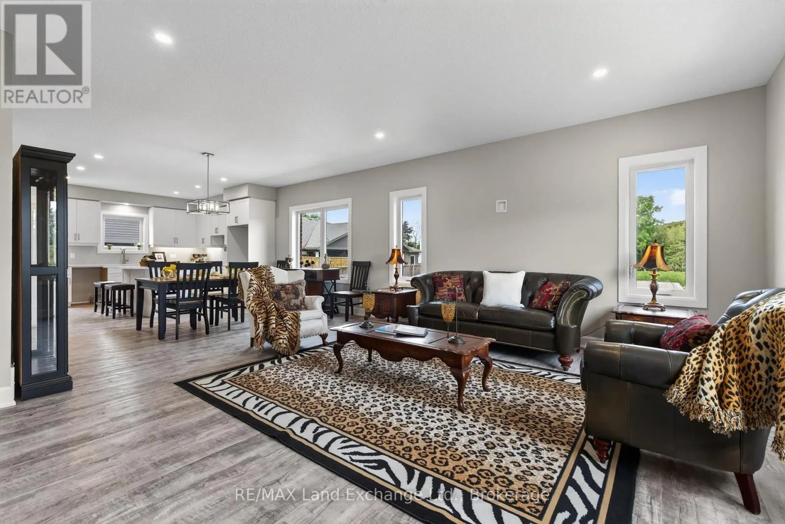 UNIT 4 - 8 GOLF LINKS ROAD #Unit 4