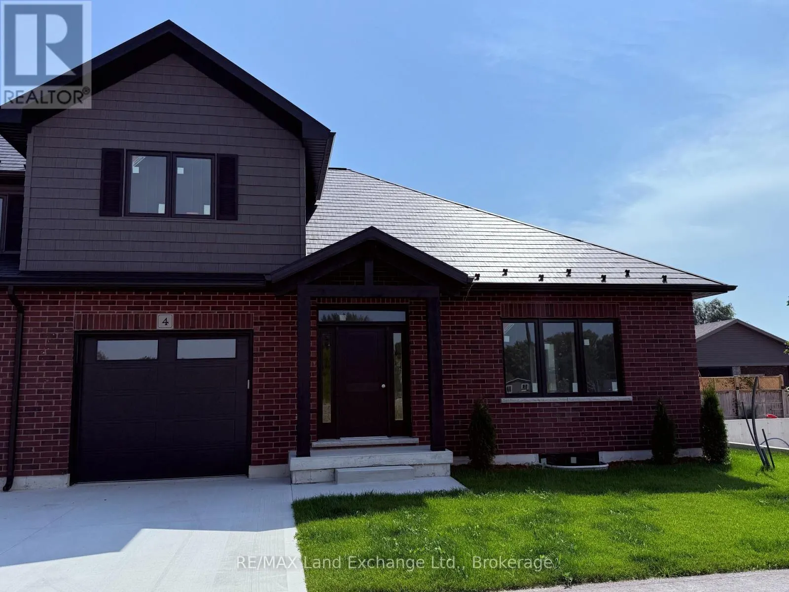 UNIT 4 - 8 GOLF LINKS ROAD #Unit 4