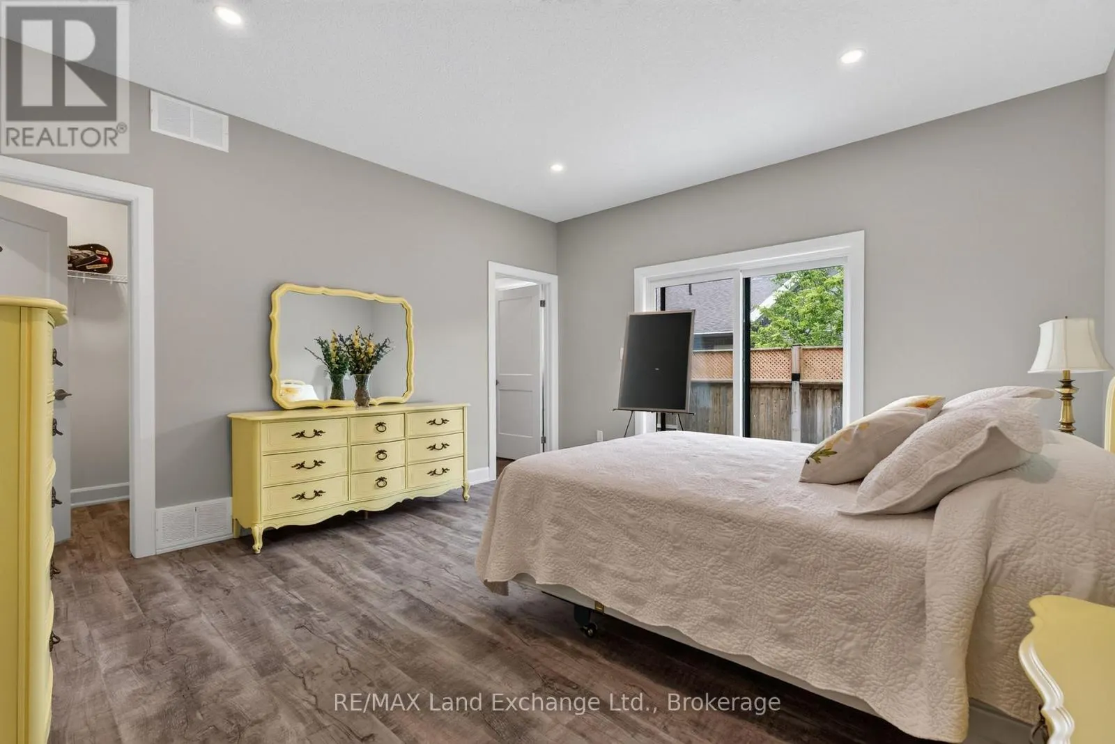 UNIT 4 - 8 GOLF LINKS ROAD #Unit 4