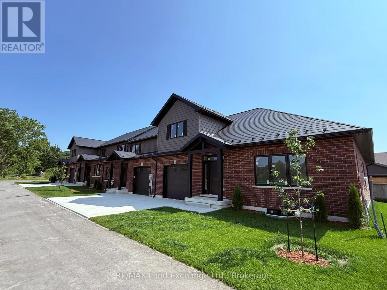 UNIT 4 - 8 GOLF LINKS ROAD #Unit 4