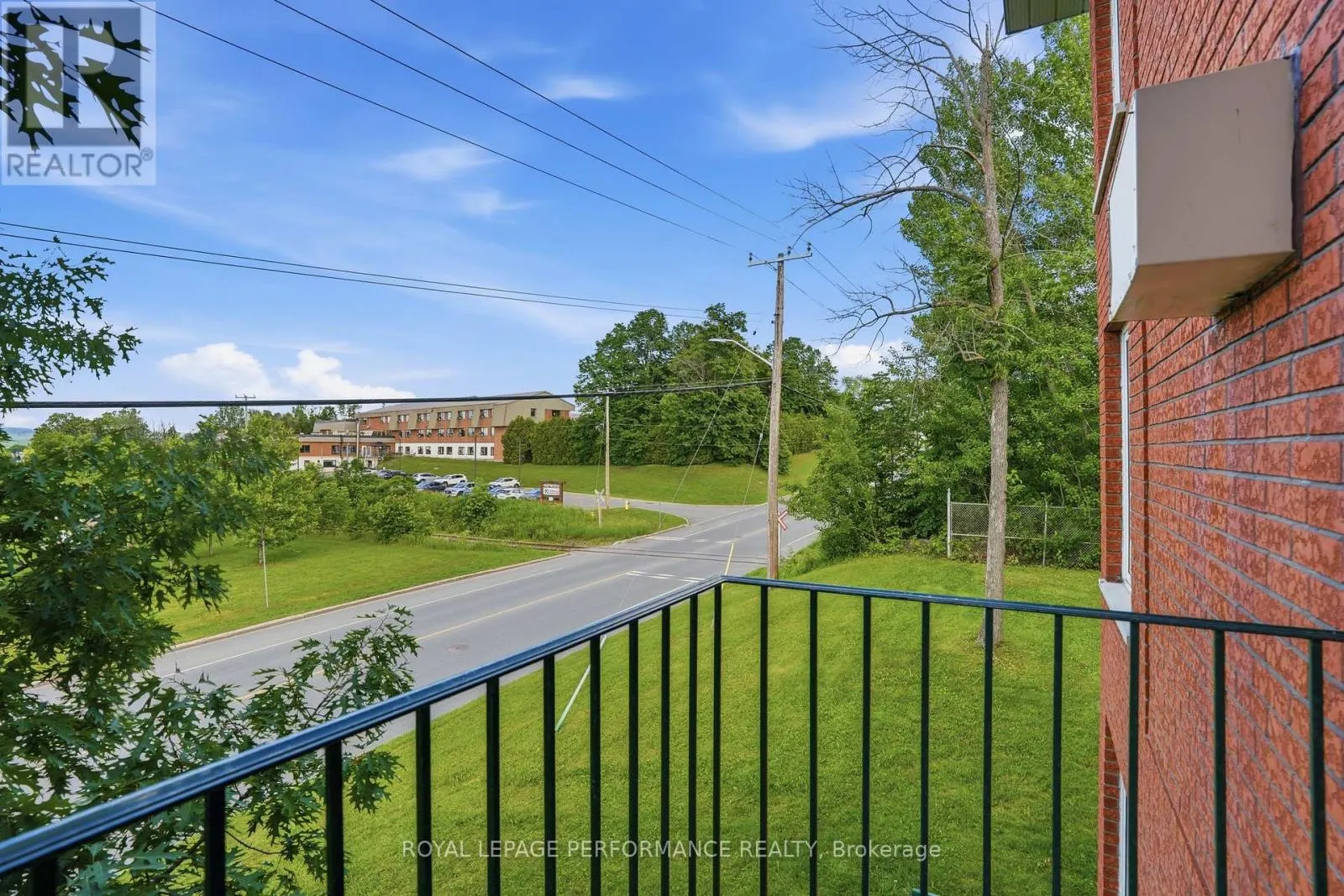 122 - 1101 CLEMENT STREET