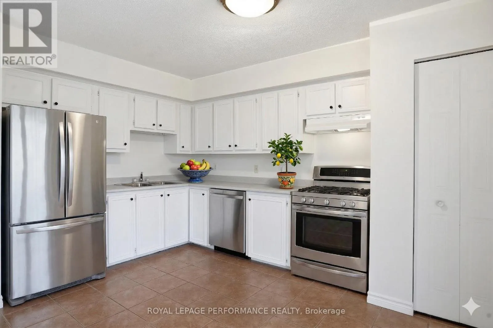 122 - 1101 CLEMENT STREET