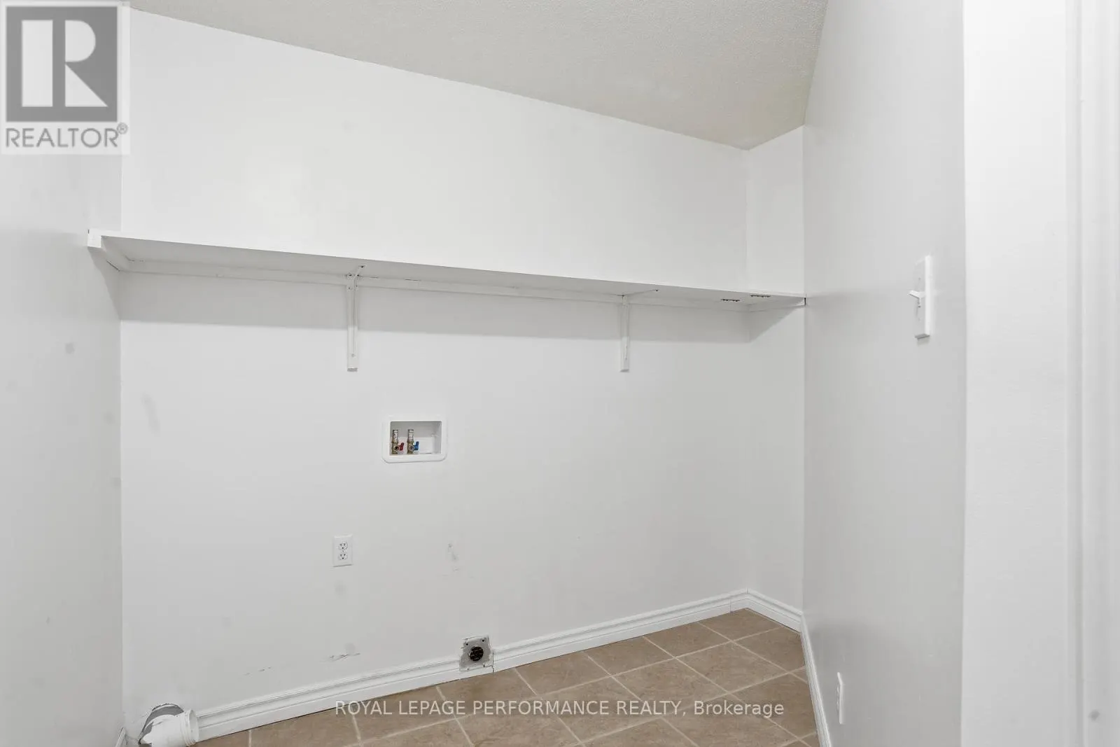 122 - 1101 CLEMENT STREET