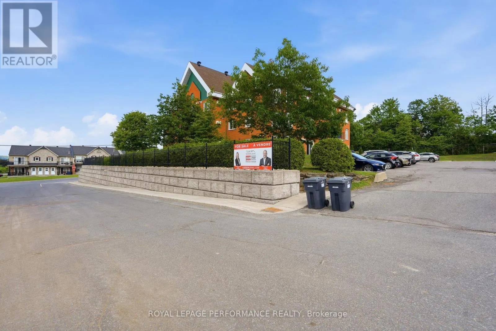 122 - 1101 CLEMENT STREET