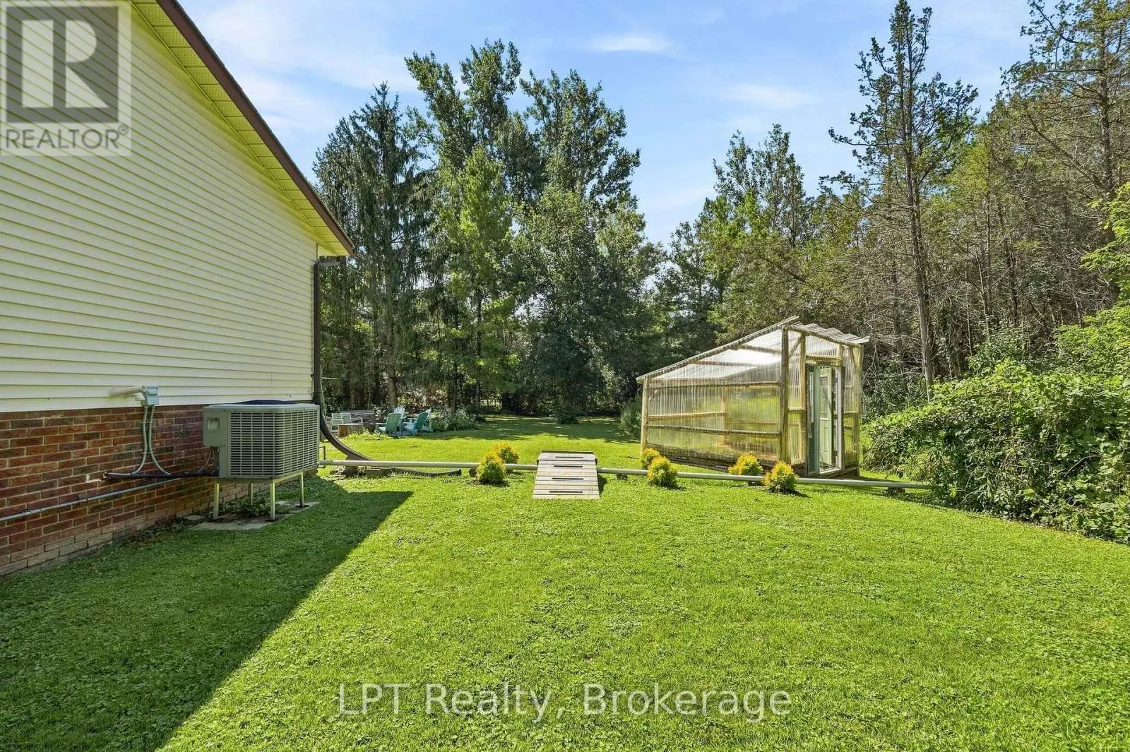 1207 COUNTY RD 9 STREET