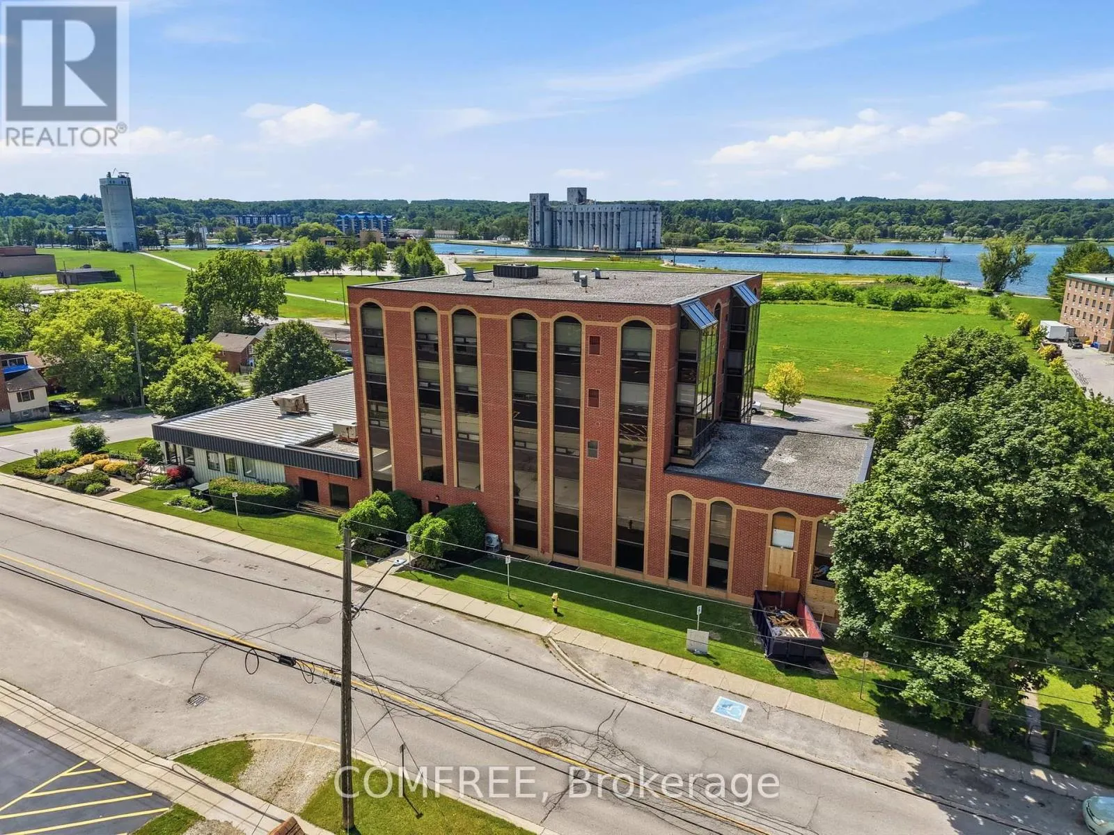 401 - 1717 2ND AVENUE E