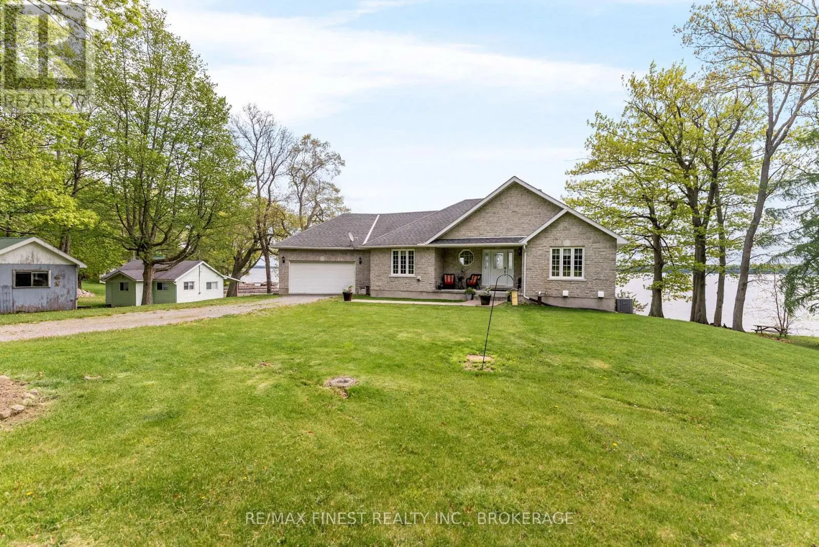 121 HICKORY LANE