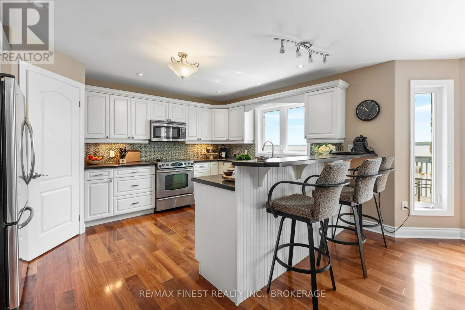 121 HICKORY LANE