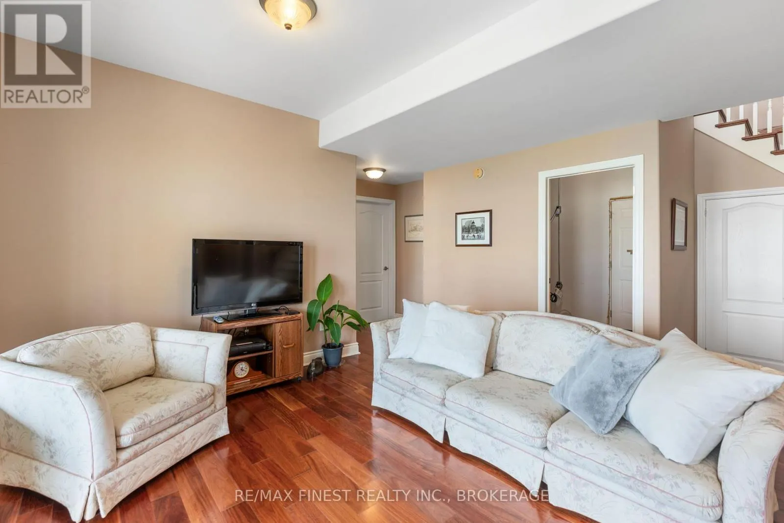 121 HICKORY LANE