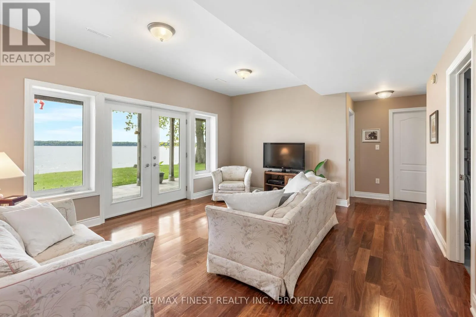 121 HICKORY LANE