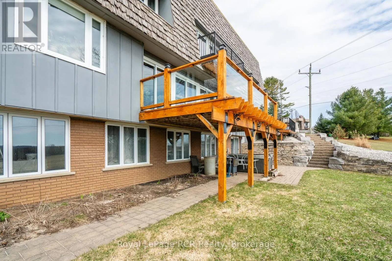 136 4TH AVENUE