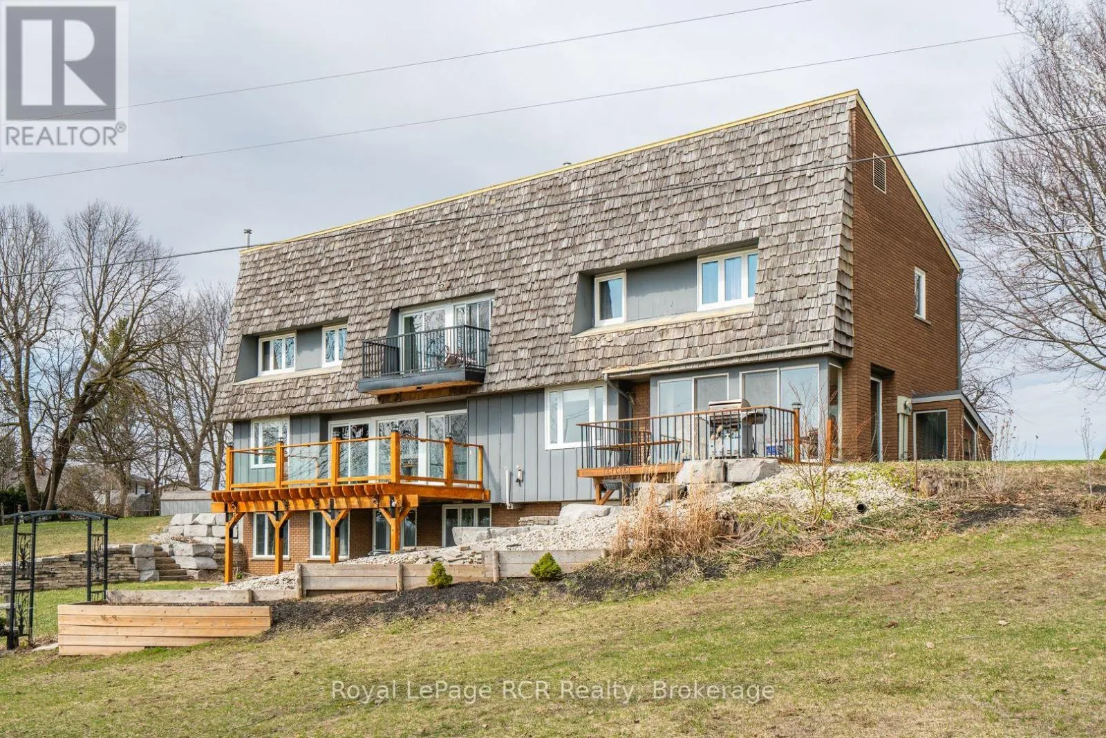 136 4TH AVENUE