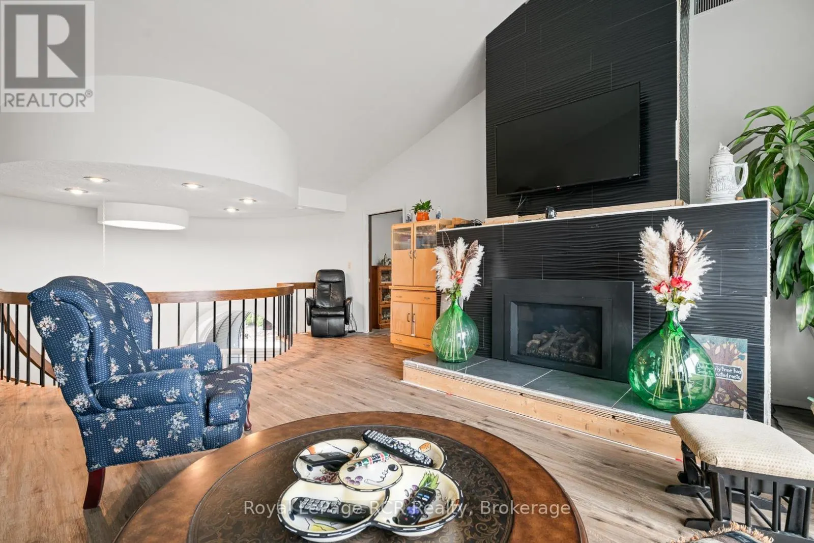 136 4TH AVENUE