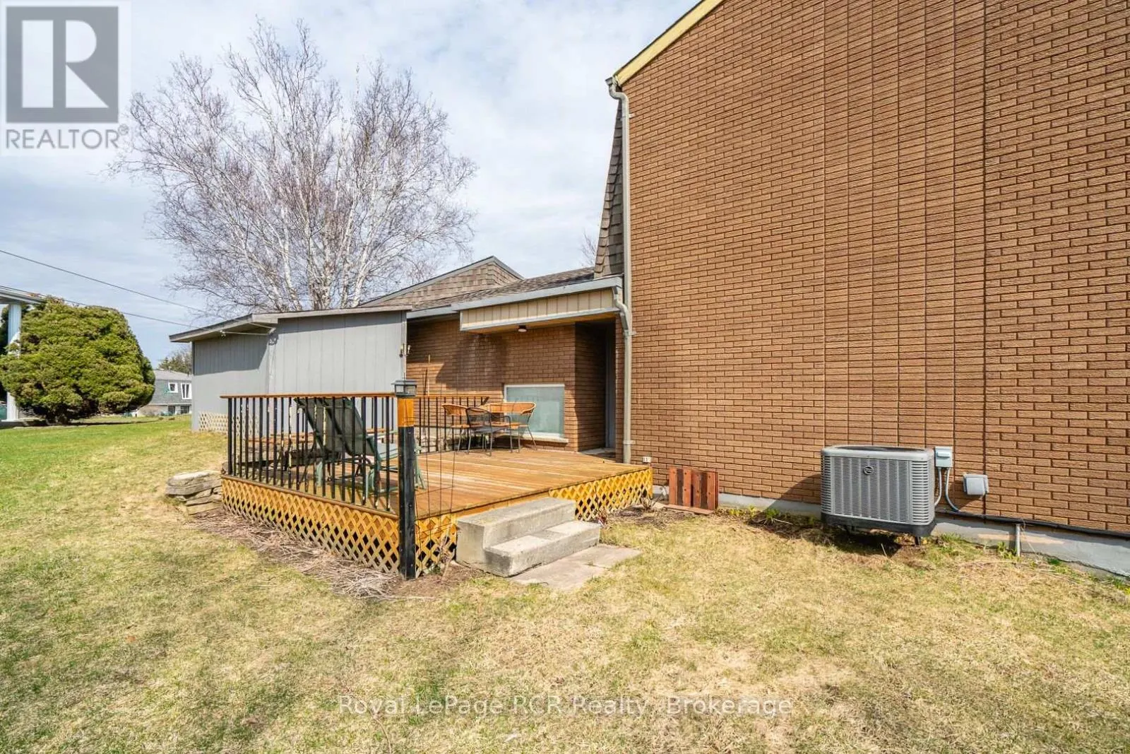 136 4TH AVENUE
