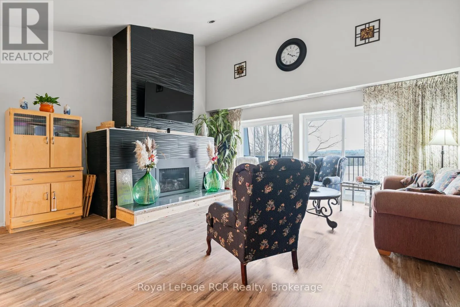 136 4TH AVENUE